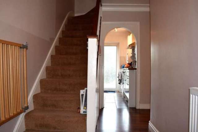  Image of 3 bedroom Terraced house to rent in Springfield Drive Ilford IG2 at test  Ilford, IG2 6QT