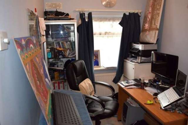  Image of 3 bedroom Terraced house to rent in Springfield Drive Ilford IG2 at test  Ilford, IG2 6QT