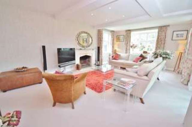  Image of 4 bedroom Detached house to rent in Square Drive Haslemere GU27 at Square Drive  Haslemere, GU27 3LW