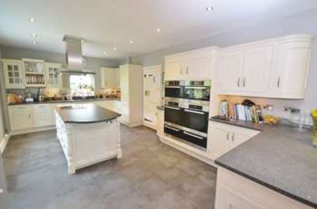  Image of 4 bedroom Detached house to rent in Square Drive Haslemere GU27 at Square Drive  Haslemere, GU27 3LW