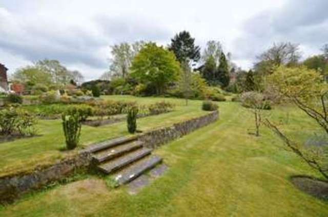  Image of 4 bedroom Detached house to rent in Square Drive Haslemere GU27 at Square Drive  Haslemere, GU27 3LW
