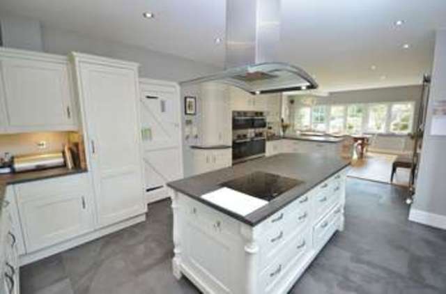  Image of 4 bedroom Detached house to rent in Square Drive Haslemere GU27 at Square Drive  Haslemere, GU27 3LW