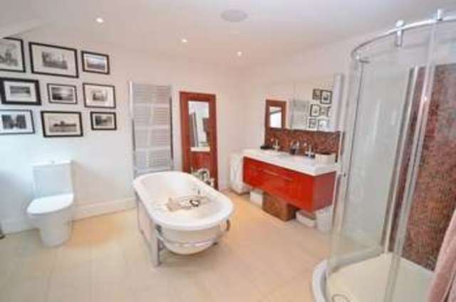  Image of 4 bedroom Detached house to rent in Square Drive Haslemere GU27 at Square Drive  Haslemere, GU27 3LW