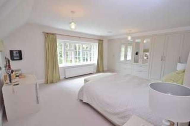  Image of 4 bedroom Detached house to rent in Square Drive Haslemere GU27 at Square Drive  Haslemere, GU27 3LW