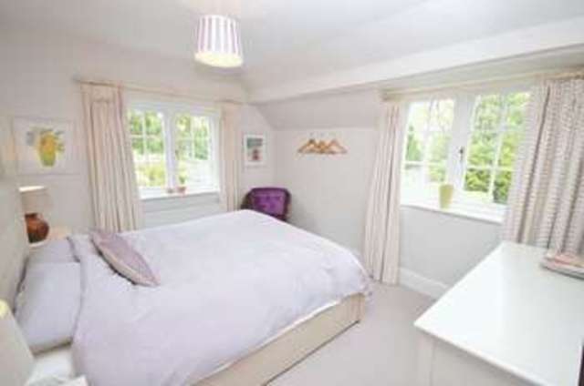  Image of 4 bedroom Detached house to rent in Square Drive Haslemere GU27 at Square Drive  Haslemere, GU27 3LW