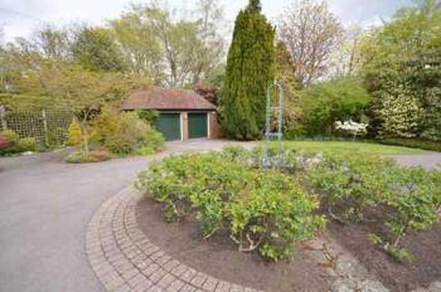  Image of 4 bedroom Detached house to rent in Square Drive Haslemere GU27 at Square Drive  Haslemere, GU27 3LW