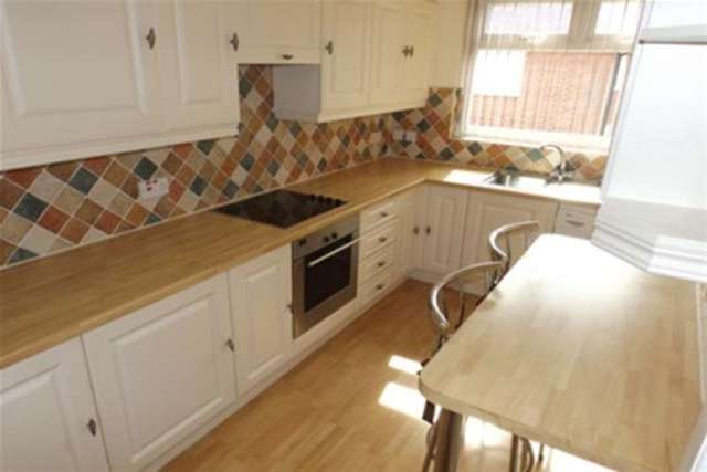  Image of 2 bedroom Flat to rent in St. Annes Road East St. Annes Lytham St. Annes FY8 at Lytham St. Annes, FY8 3HQ