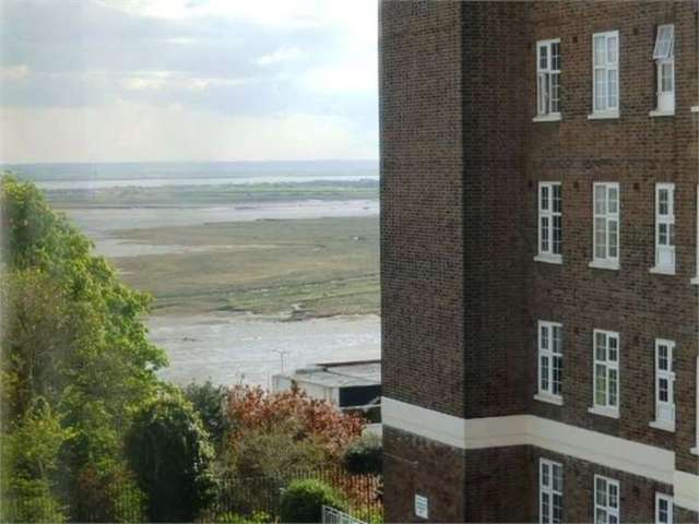 Image of 2 bedroom Apartment for sale in Broadway West Leigh-on-Sea SS9 at St Clements Court East Leigh on sea Leigh-on-Sea, SS9 2BS
