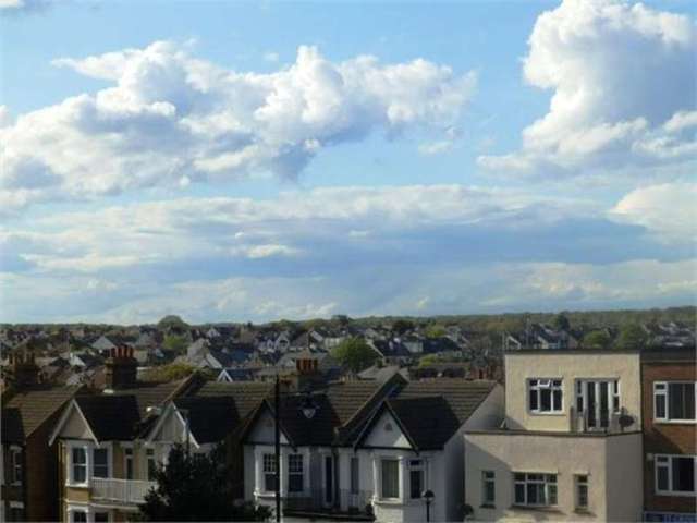  Image of 2 bedroom Apartment for sale in Broadway West Leigh-on-Sea SS9 at St Clements Court East Leigh on sea Leigh-on-Sea, SS9 2BS
