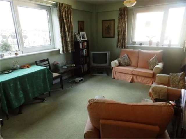  Image of 2 bedroom Apartment for sale in Broadway West Leigh-on-Sea SS9 at St Clements Court East Leigh on sea Leigh-on-Sea, SS9 2BS