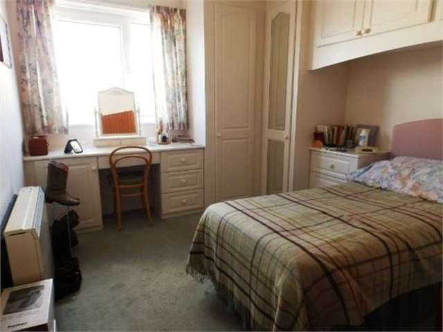  Image of 2 bedroom Apartment for sale in Broadway West Leigh-on-Sea SS9 at St Clements Court East Leigh on sea Leigh-on-Sea, SS9 2BS