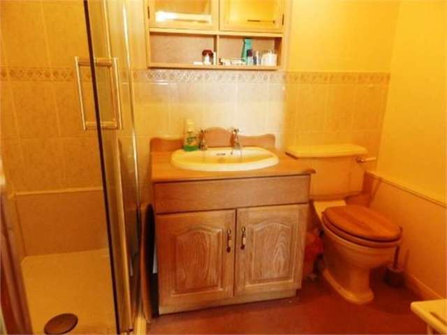  Image of 2 bedroom Apartment for sale in Broadway West Leigh-on-Sea SS9 at St Clements Court East Leigh on sea Leigh-on-Sea, SS9 2BS