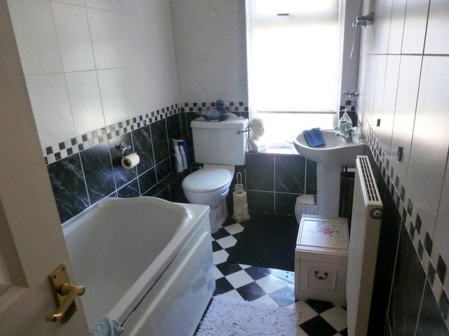  Image of 4 bedroom Detached house to rent in St. Floras Road Littlehampton BN17 at Littlehampton, BN17 6BH