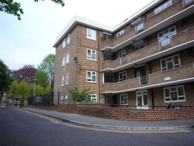  Image of 2 bedroom Flat to rent in Queens Drive London N4 at St. Johns Court Queens Drive London, N4 2BD