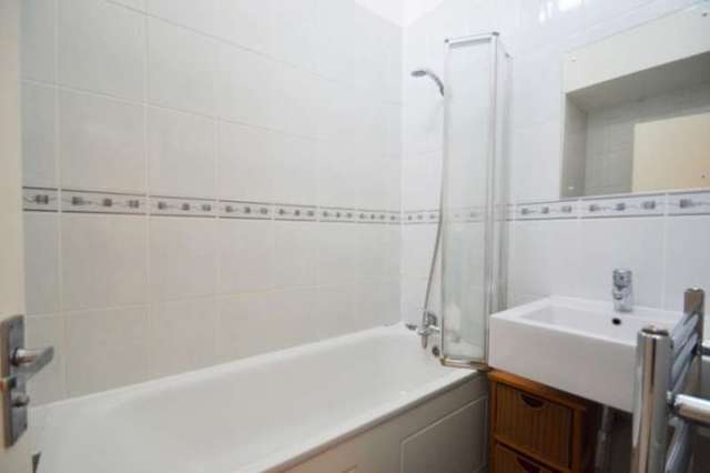  Image of 4 bedroom Terraced house to rent in St. Matthew