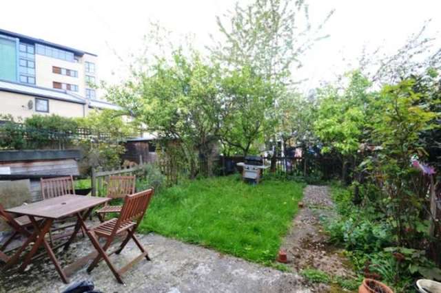  Image of 4 bedroom Terraced house to rent in St. Matthew