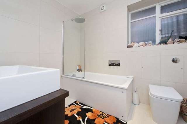  Image of 2 bedroom Flat to rent in St. Quintin Avenue London W10 at St Quintin Avenue  London, W10 6NU