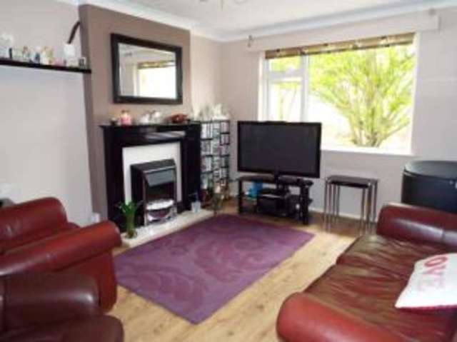  Image of 3 bedroom Flat for sale in Stamford Avenue Hayling Island PO11 at Stamford Avenue Hayling Island South Hayling, PO11 0BN