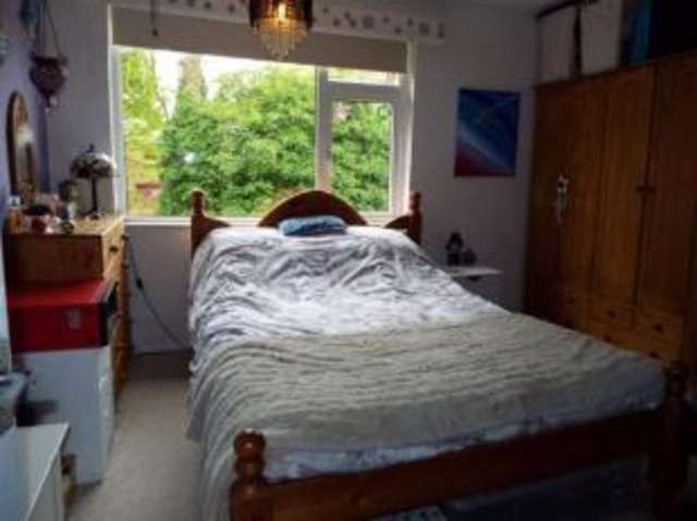  Image of 3 bedroom Flat for sale in Stamford Avenue Hayling Island PO11 at Stamford Avenue Hayling Island South Hayling, PO11 0BN