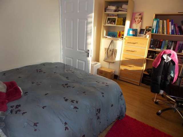  Image of 3 bedroom Flat to rent in Stanhope Street London NW1 at London, NW1 3LR
