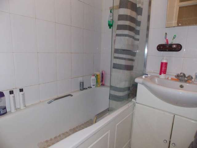  Image of 3 bedroom Flat to rent in Stanhope Street London NW1 at London, NW1 3LR