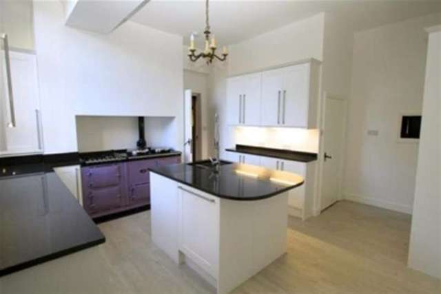  Image of 5 bedroom Semi-Detached house to rent in Station Road Billingshurst RH14 at Billingshurst, RH14 9RE