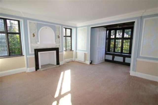  Image of 5 bedroom Semi-Detached house to rent in Station Road Billingshurst RH14 at Billingshurst, RH14 9RE
