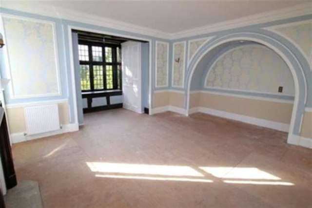  Image of 5 bedroom Semi-Detached house to rent in Station Road Billingshurst RH14 at Billingshurst, RH14 9RE