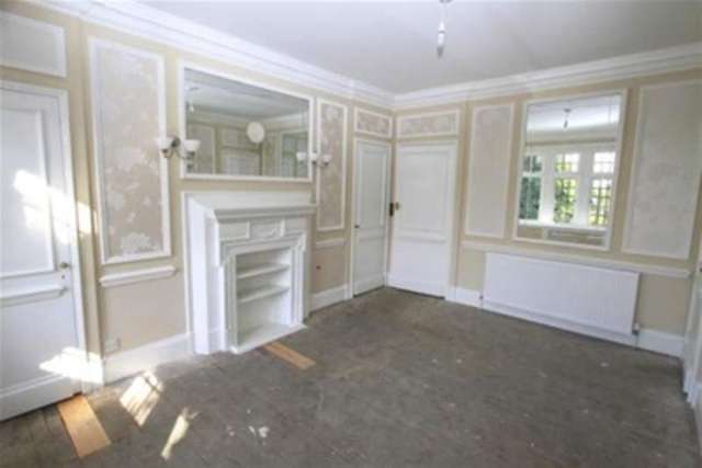  Image of 5 bedroom Semi-Detached house to rent in Station Road Billingshurst RH14 at Billingshurst, RH14 9RE