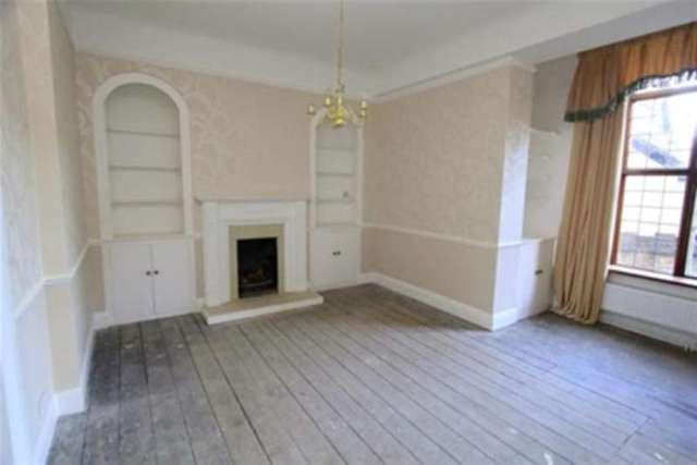  Image of 5 bedroom Semi-Detached house to rent in Station Road Billingshurst RH14 at Billingshurst, RH14 9RE