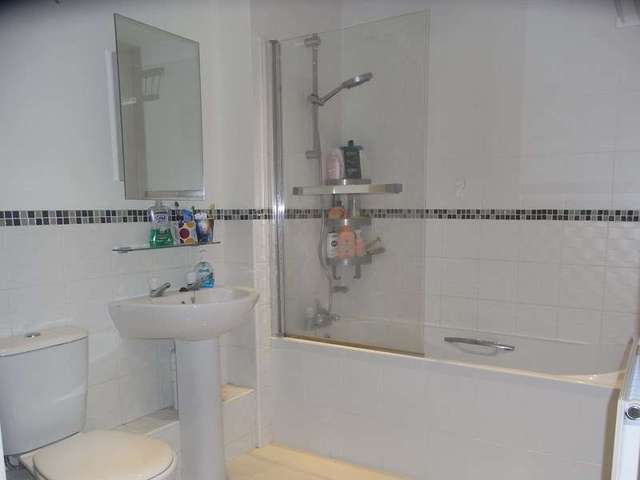  Image of 2 bedroom Flat for sale in Station Road New Barnet Barnet EN5 at Station Road New Barnet New Barnet, EN5 1QA