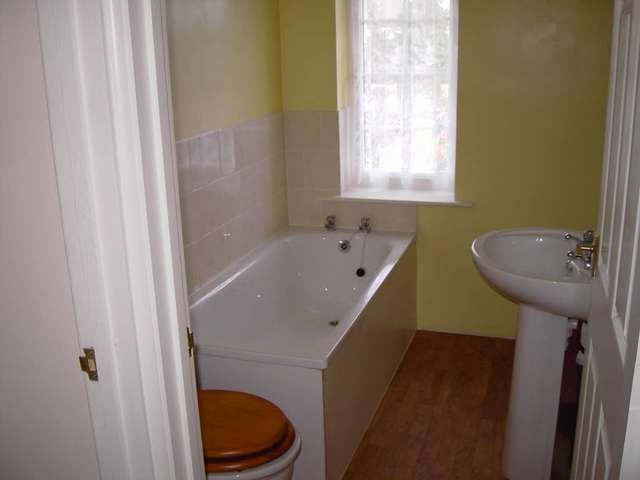  Image of 3 bedroom Terraced house to rent in Sterry Road Dagenham RM10 at Sterry Road Dagenham Dagenham, RM10 8NT