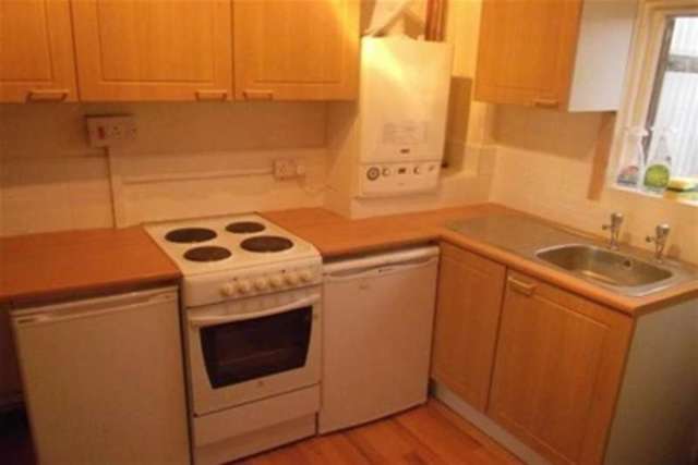  Image of 3 bedroom Semi-Detached house to rent in Stoneley Road Crewe CW1 at Crewe, CW1 4NG