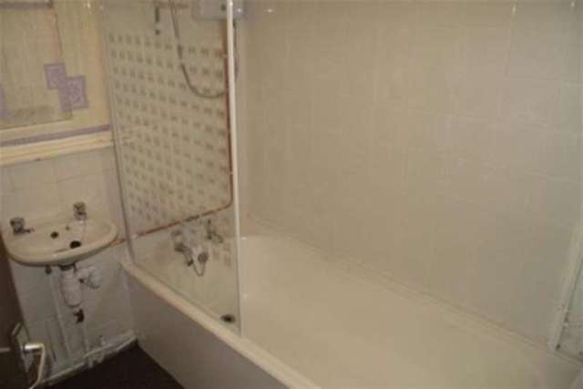  Image of 3 bedroom Semi-Detached house to rent in Stoneley Road Crewe CW1 at Crewe, CW1 4NG