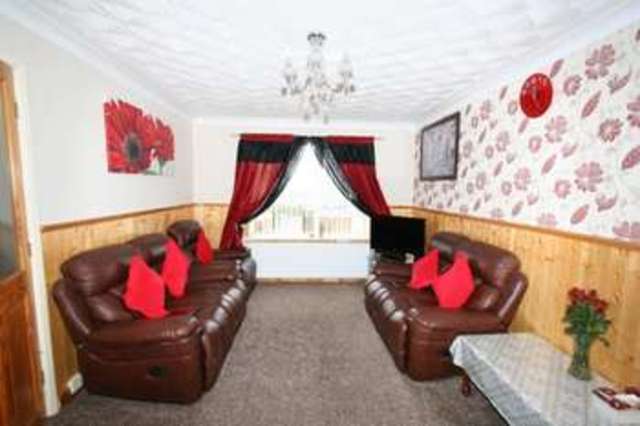  Image of 3 bedroom Terraced house to rent in Stonie Heyes Avenue Rochdale OL12 at Rochdale OL12 9XA Rochdale, OL12 9XA
