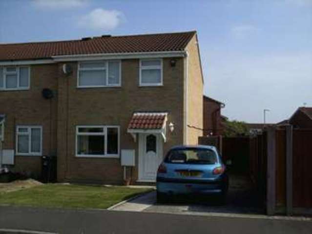  Image of 3 bedroom Semi-Detached house to rent in Stratton Close Bridgwater TA6 at Stratton Close  Bridgwater, TA6 5SL