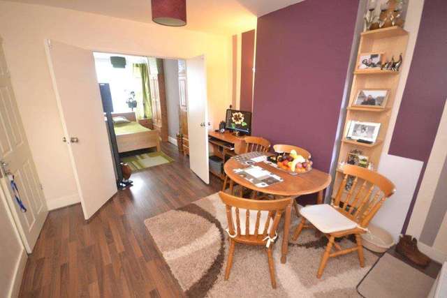  Image of 1 bedroom Flat to rent in Surrey Road Reading RG2 at Surrey Road  Reading, RG2 0EU