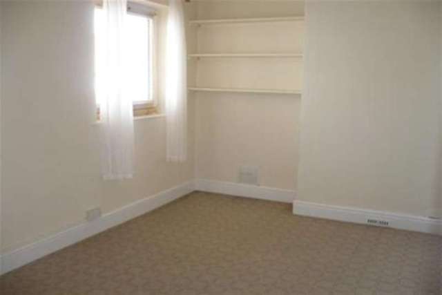  Image of 2 bedroom Flat to rent in Park Lane Swindon SN1 at Swindon, SN1 5EL