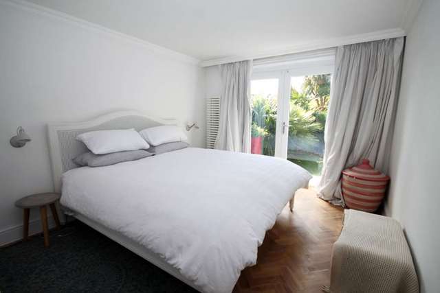  Image of 1 bedroom Flat to rent in Sycamore Grove New Malden KT3 at Sycamore Grove  New Malden, KT3 3DQ