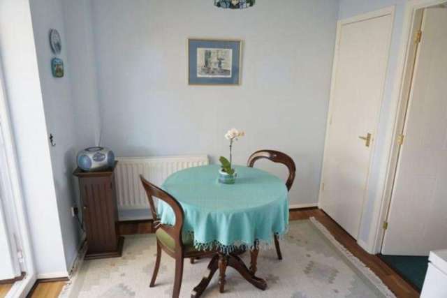  Image of 3 bedroom End of Terrace to rent in Eaton Crescent Taunton TA2 at EATON CRESCENT  TAUNTON, TA2 7UF