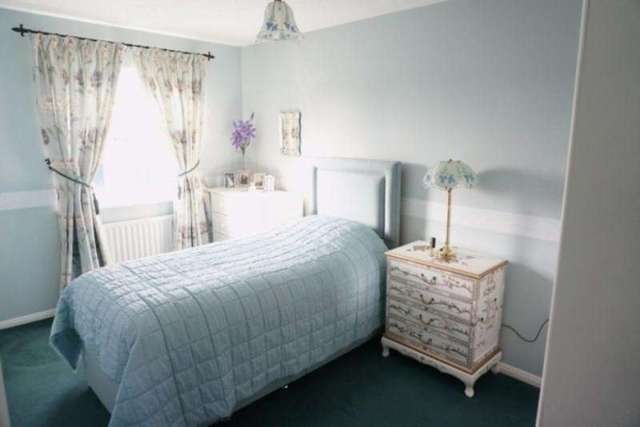  Image of 3 bedroom End of Terrace to rent in Eaton Crescent Taunton TA2 at EATON CRESCENT  TAUNTON, TA2 7UF