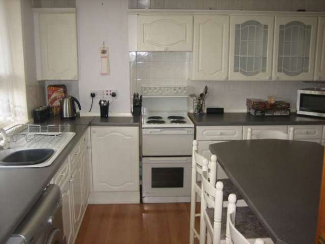  Image of 3 bedroom Flat to rent in Tay Place Johnstone PA5 at Tay Place Corseford Johnstone, PA5 0PA
