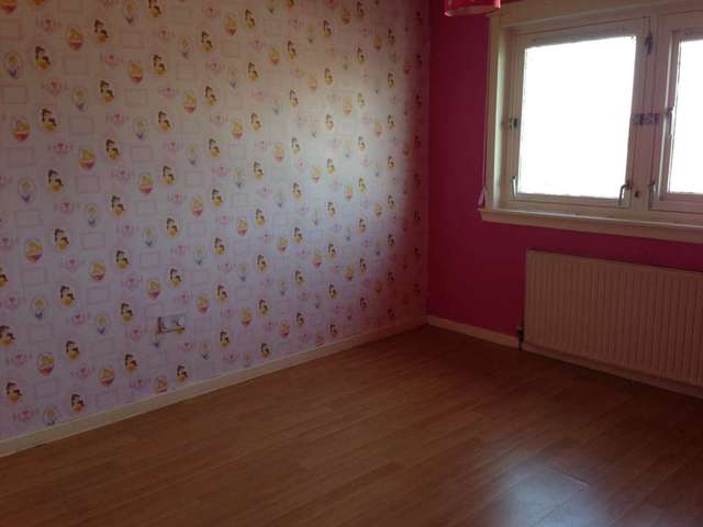  Image of 3 bedroom Flat to rent in Tay Place Johnstone PA5 at Tay Place Corseford Johnstone, PA5 0PA