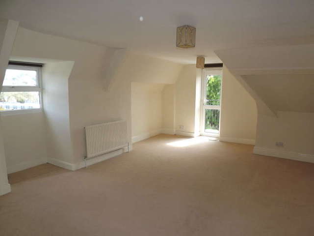  Image of 1 bedroom Flat for sale in Teignmouth Road Torquay TQ1 at Torquay St Marychurch, TQ1 4EA