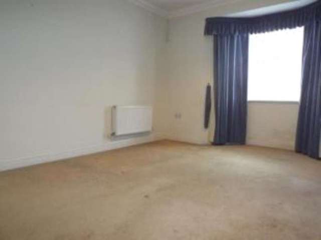  Image of 1 bedroom Flat for sale in Ingersoll Road Enfield EN3 at 7 Ingersoll Road Enfield Ponders End, EN3 5PF