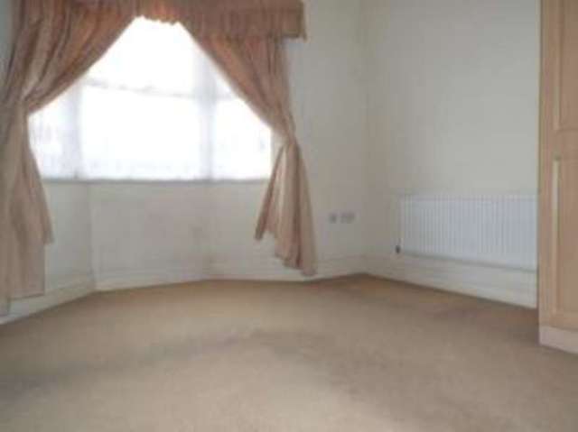  Image of 1 bedroom Flat for sale in Ingersoll Road Enfield EN3 at 7 Ingersoll Road Enfield Ponders End, EN3 5PF