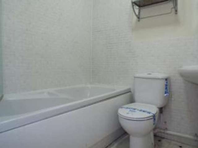 Image of 1 bedroom Flat for sale in Ingersoll Road Enfield EN3 at 7 Ingersoll Road Enfield Ponders End, EN3 5PF