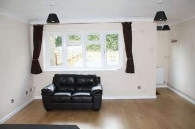  Image of 1 bedroom Flat to rent in Marston Road Thame OX9 at Marston Road  Thame, OX9 3YG