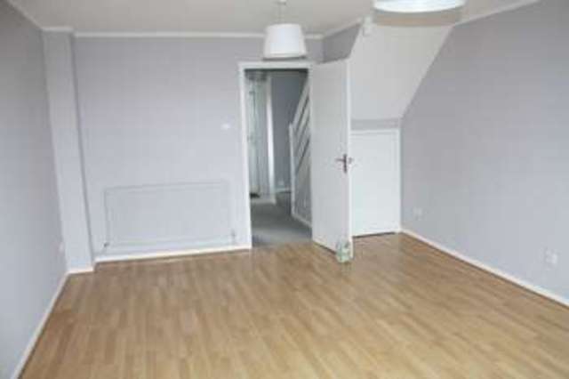  Image of 2 bedroom Semi-Detached house to rent in Grenville Way Thame OX9 at Grenville Way  Thame, OX9 3YN