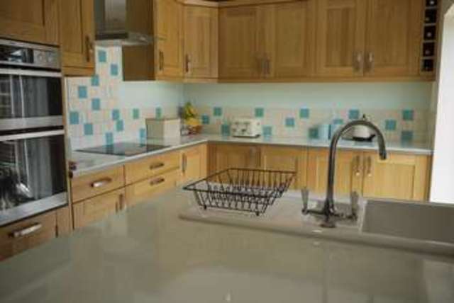  Image of 3 bedroom Terraced house for sale in Thame Road Aylesbury HP21 at Thame Road  Aylesbury, HP21 8LY